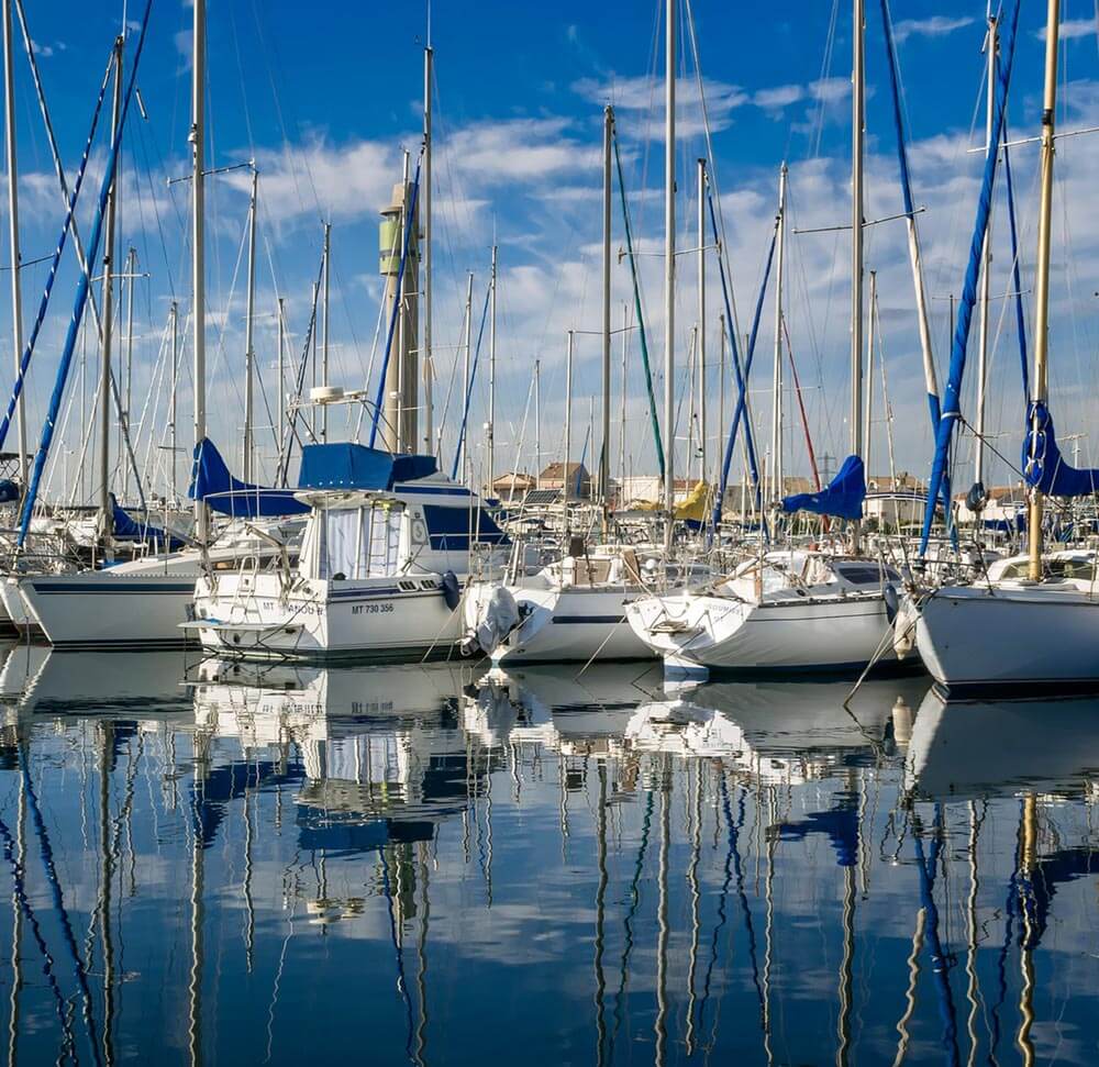 Comment nettoyer les voiles de son bateau ? - Le Blog des passionnés de  bateaux à moteur et de voiles